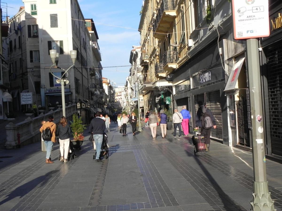 Centralissimo Trilocale su due piani - Flavio House Sanremo Esterno foto